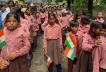 हर घर तिरंगा अभियान में 300 समूहों की महिलाओं ने निकाली विशाल तिरंगा यात्रा