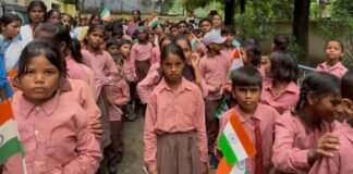 हर घर तिरंगा अभियान में 300 समूहों की महिलाओं ने निकाली विशाल तिरंगा यात्रा