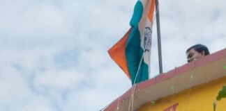 बीडीओ की घड़ी हुई लेट, तिरंगा समय पर लहराया