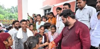 नगर पंचायत कार्यालय में धूमधाम से मनाया गया रक्षाबंधन का पर्व, बहनों ने बांधी राखी