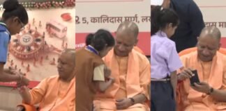 रक्षाबंधन पर बच्चियों ने सीएम योगी को बांधी राखी, दिया शगुन और बैग-चॉकलेट