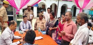 समाधान दिवस में जिलाधिकारी ने सुनीं समस्याएं, 16 समस्याओं में से एक का हुआ निस्तारण