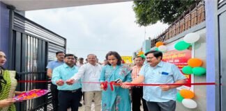 राष्ट्रीय कृमि मुक्ति दिवस पर डीएम डॉ. अंकुर लाठर ने बच्चों को खिलाई कृमिनाशक दवा