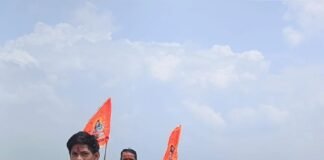 “हे भोलेनाथ, हमें डॉक्टर बना दो…” गंगा तट पर सात साल के बिहान की मासूम प्रार्थना ने जीता लोगों का दिल