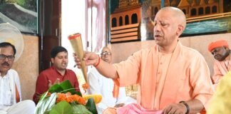 हर हर महादेव से गूंजे शिवालय, सावन के सोमवार पर आस्था का समुद्र