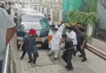 नांदेड़ के गुरुद्वारे में पूर्व डिप्टी सुखबीर बादल पर कृपाण से हमला