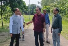 जेएनवी का निरीक्षण कर डीएम ने किया छात्र, छात्राओं से संवाद