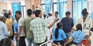 स्कूल में मिड-डे मील खाने के बाद 34 बच्चे बीमार, प्रिंसिपल को किया गया निलंबित, तीन रसोइयों को हटाया