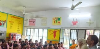 कस्तूरबा गांधी विद्यालय में अधिकारियों ने बच्चों से जाना भविष्य का सपना, भोजन की भी जांच