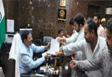 स्वर्णकार समाज की समस्याओं को लेकर डीएम को सौंपा ज्ञापन