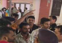 प्रवेश भवन में अव्यवस्थाओं को लेकर छात्रों का हंगामा, पानी और काउंटर की व्यवस्था पर उठे सवाल