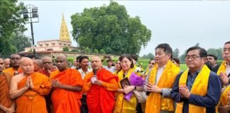 बुद्ध की नगरी सारनाथ पहुंचा जापानी दल, स्तूपों के इतिहास और विरासत को देखकर रह गए हैरान