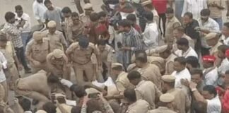 243 भैंसों की नीलामी पर बवाल, सपा विधायक समेत समर्थकों का प्रदर्शन