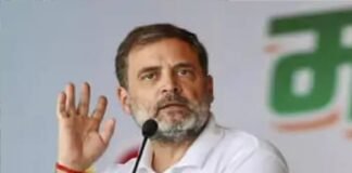 छात्रों से मिलें और समस्या का समाधान करें फडणवीस: राहुल गांधी