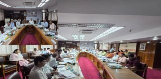 यूपी सहकारी ग्राम विकास बैंक लिमिटेड प्रधान कार्यालय में डॉ० विवेक सिंह तोमर की उपस्थिति एवं प्रबंध निदेशक की अध्यक्षता में क्षेत्रीय प्रबंधकों की हुई समीक्षा बैठक
