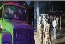 आंबेडकर प्रतिमा को लेकर बवाल, पथराव में पुलिस के कई वाहन क्षतिग्रस्त; 12 से अधिक घायल