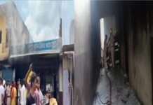 इलेक्ट्रिक स्कूटी के गोदाम में लगी भीषण आग, 80 से अधिक स्कूटी और 200 बैटरी जलकर राख