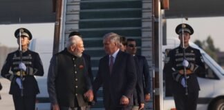 दो दिवसीय दौरे पर उज्बेकिस्तान पहुंचे पीएम मोदी, ताशकंद में भव्य स्वागत