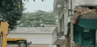 सहारनपुर में मस्जिद पर चला बुलडोजर