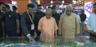टेक्सटाइल कॉन्क्लेव में सीएम का सपा पर वार