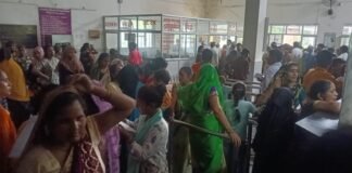 लोहिया अस्पताल की ओपीडी में उमड़ी मरीजों की भीड़, धक्का-मुक्की से बनी हंगामे की स्थिति