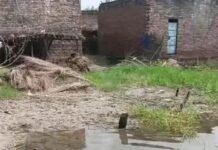 गंगा का पानी घटा, गांवों में बढ़ी मुश्किलें, कीचड़ और जलभराव से रास्ते बंद, बीमारी का खतरा