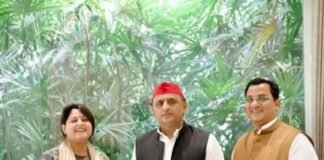 सपा जिलाध्यक्ष बनने के बाद धर्मेश गंगवार ने अखिलेश यादव से की मुलाकात