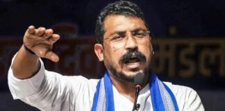 कपड़े बदलने से राजनीतिक चरित्र नहीं बदलता, पुराने कर्मों पर जनता से माफी मांगे सपा : चंद्रशेखर