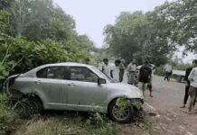 तेज रफ्तार कार पेड़ से टकराकर पलटी, तीन की मौत; छह घायल