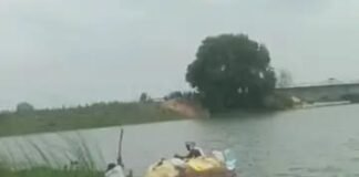 गंगा का जलस्तर बढ़ा, अंत्येष्टि स्थल डूबे तो सड़क किनारे हुआ अंतिम संस्कार