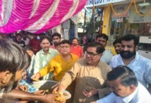 सूरज डायग्नोस्टिक्स की द्वितीय वर्षगांठ पर सुंदरकांड व भंडारा