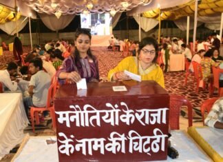 बप्पा के दरबार में बही भजनों की सुरधार, चिट्ठी लिखकर मन्नत मांग रहे भक्त