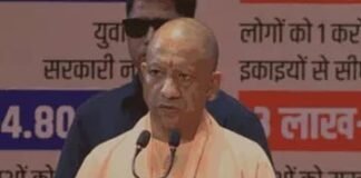 योगी का ऐलान- छह महीने में एक लाख युवाओं को नौकरी, अखिलेश पर तंज