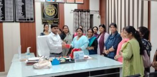 महिला शिक्षक संघ के पदाधिकारियों ने अधिकारियों से की शिष्टाचार भेंट