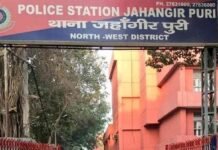 दिल्ली: जहांगीरपुरी थाने के सामने एक करोड़ की चांदी की लूट, थाने के सामने कर्मचारी पर हमला