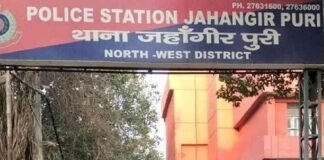 दिल्ली: जहांगीरपुरी थाने के सामने एक करोड़ की चांदी की लूट, थाने के सामने कर्मचारी पर हमला