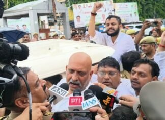 सहारनपुर रवाना होते ही हिरासत में लिए गए अजय राय, बोले- लाठी-डंडों से नहीं रुकने वाला हमारा संघर्ष