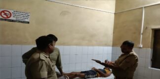 नवाबगंज में ई-रिक्शा और स्कूटी की आमने-सामने टक्कर, तीन लोग घायल