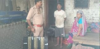 बाढ़ शरणालय भेजे गए ग्रामीणों के घर चोरों की बल्ले-बल्ले!