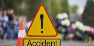 पीलीभीत में तेज रफ्तार ट्रक ने बाइक सवार युवक को रौंदा, फरार ट्रक चालक की तलाश जारी