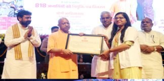मुख्यमंत्री योगी आदित्यनाथ के हाथों नियुक्ति पत्र पाकर खिले अभ्यर्थियों के चेहरे, बोले- बिना भेदभाव मिली नौकरी