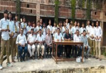 प्रतियोगिताओं में उत्कृष्ट प्रदर्शन करने वाले छात्रों को मिली शील्ड, विद्यालय में हुआ सम्मान समारोह
