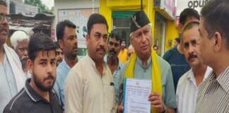 नहर रोड पर सीवर निर्माण की धीमी गति से व्यापारी और आम नागरिक परेशान, जन उद्घोष व्यापार मंडल ने विधायक को सौंपा ज्ञापन