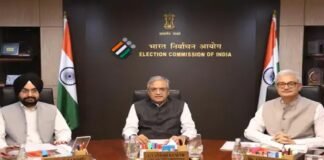 एसआईआर विवाद के बीच तीनों चुनाव आयुक्तों की बैठक, दावे-आपत्तियों की समय सीमा बढ़ी