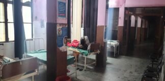 तेज बारिश और जलभराव का असर,कायमगंज सीएचसी में पसरा सन्नाट