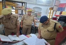 अपर पुलिस अधीक्षक गिरीश कुमार ने किया राजेपुर थाने का आकस्मिक निरीक्षण, अभिलेखों की जांच कर दिए आवश्यक निर्देश