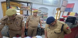 अपर पुलिस अधीक्षक गिरीश कुमार ने किया राजेपुर थाने का आकस्मिक निरीक्षण, अभिलेखों की जांच कर दिए आवश्यक निर्देश