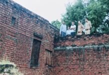 भारी बारिश से पक्का मकान बीच से फटा, पांच घरों पर मंडराया खतरा
