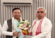 भाजपा प्रदेश कार्यालय में पंकज चौधरी और दयाशंकर सिंह से मंत्री राकेश सचान की शिष्टाचार भेंट