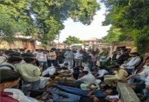 आमरण अनशन का तीसरा दिन, छह छात्र अब भी अनशन पर डटे
